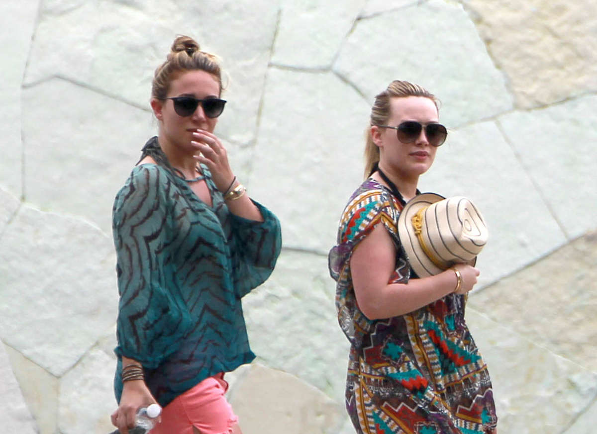Hilary and Haylie Duff -in Mexico